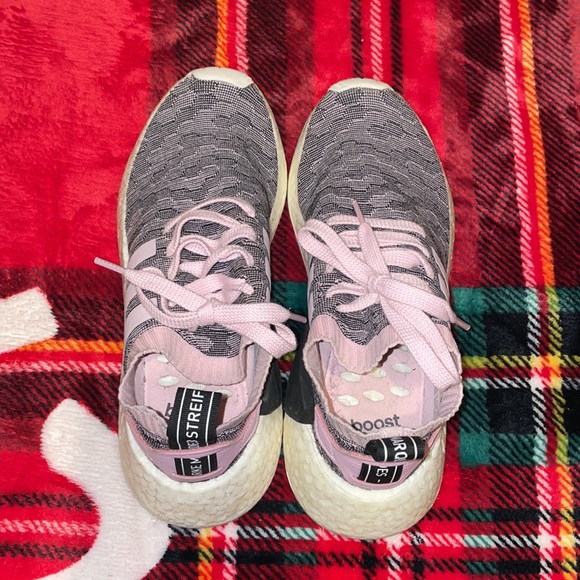 ADIDAS NMDs R2 💗 - Picture 2 of 7